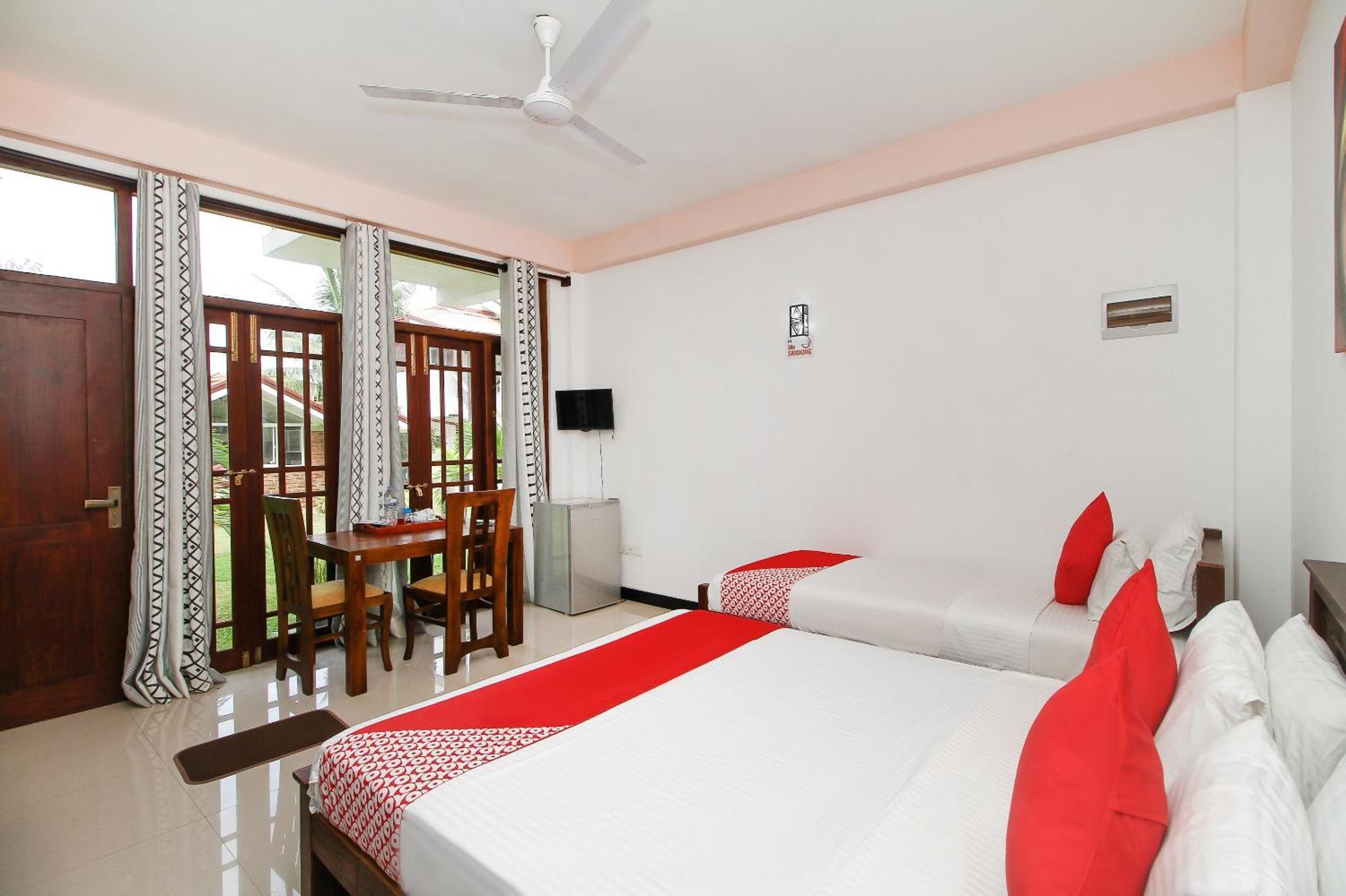 Lioni Holidays Villa 니곰보 객실 사진