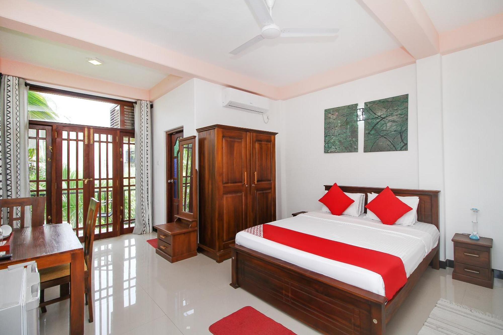 Lioni Holidays Villa 니곰보 객실 사진